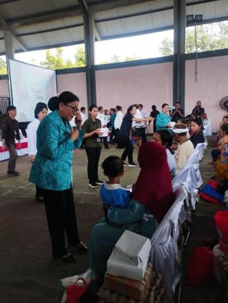 Kegiatan Aksi Sosial Menyapa dan Berbagi di Balai Serbaguna Desa Madenan oleh Ketua Tim Penggerak PK